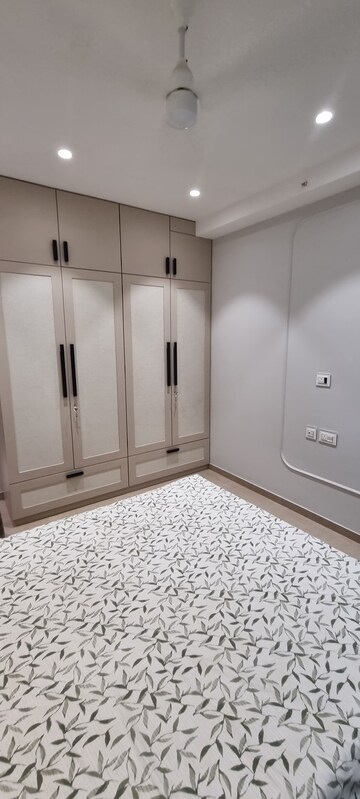 Room in 2 BHK Apartment at Kanakia Silicon Valley, Powai – for Rent
