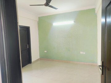 Room in 3 BHK Apartment at Amrapali Silicon City, Sector 76 – for Rent