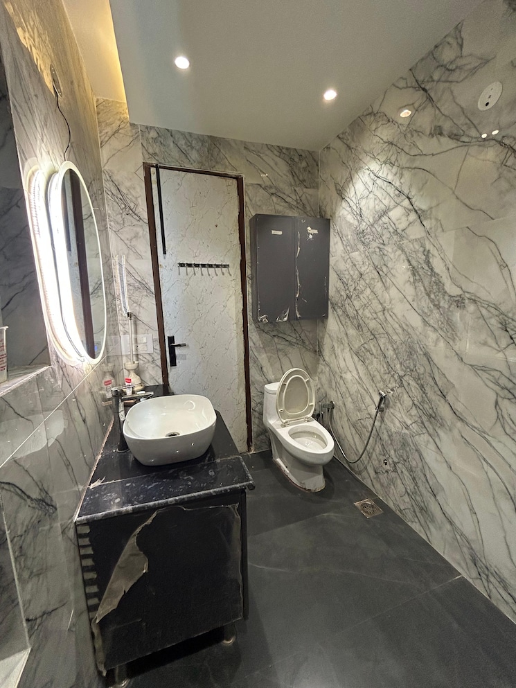 Attached Bathroom, sector 50 6+ Bedroom 200 Sq.Mt. Independent House In Sector 50 Noida 8518548