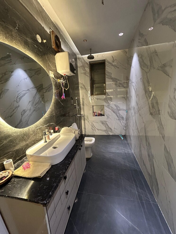 Attached Bathroom, sector 50 6+ Bedroom 200 Sq.Mt. Independent House In Sector 50 Noida 8518548