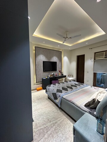 Room in 6+ BHK Independent House at Sector 50 – for Rent