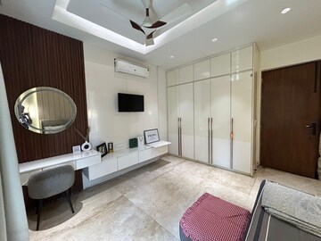 Room in 6+ BHK Independent House at Sector 50 – for Rent