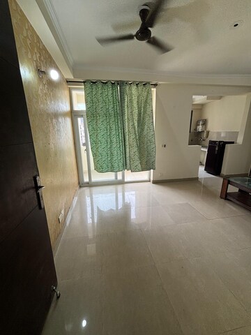 Room in 2 BHK Apartment at Amrapali Silicon City, Sector 76 – for Rent