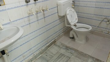 Attached Bathroom in 1 BHK Builder Floor at Vaishali Sector 2 – for Rent