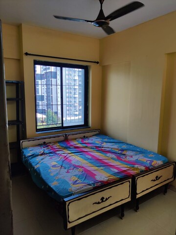 Room in 2 BHK Apartment at Vertical Wisteria, Mundhwa – for Rent