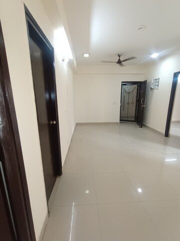 Room in 2.5 BHK Apartment at Mahagun Mywoods, Sector 16c Greater Noida – for Rent