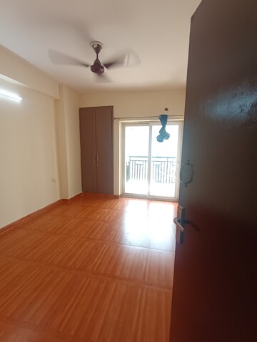 Room in 2.5 BHK Apartment at Mahagun Mywoods, Sector 16c Greater Noida – for Rent