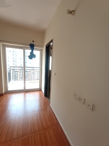 Room in 2.5 BHK Apartment at Mahagun Mywoods, Sector 16c Greater Noida – for Rent