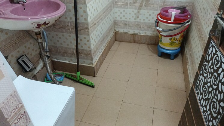 Bathroom, vaishali sector 6 1 Bedroom 570 Sq.Ft. Builder Floor In Vaishali Sector 6 Ghaziabad 8518630