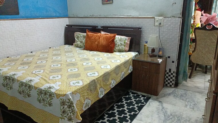Room, vaishali sector 6 2 Bedroom 1000 Sq.Ft. Builder Floor In Vaishali Sector 6 Ghaziabad 8518631