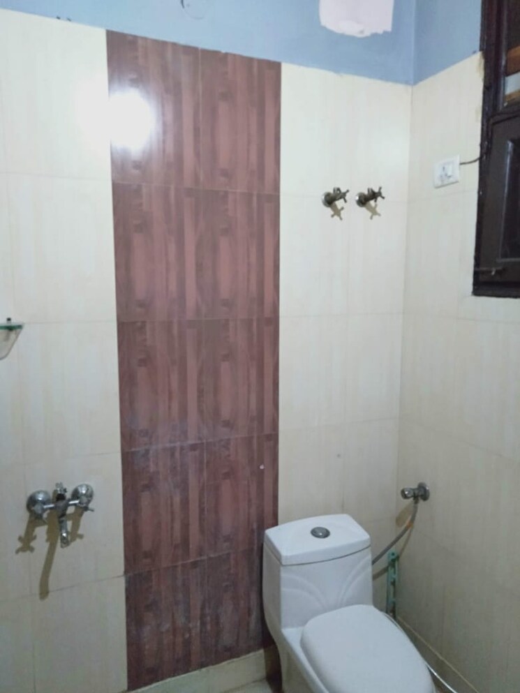Bathroom, vaishali sector 5 2 Bedroom 1054 Sq.Ft. Builder Floor In Vaishali Sector 5 Ghaziabad 8518633