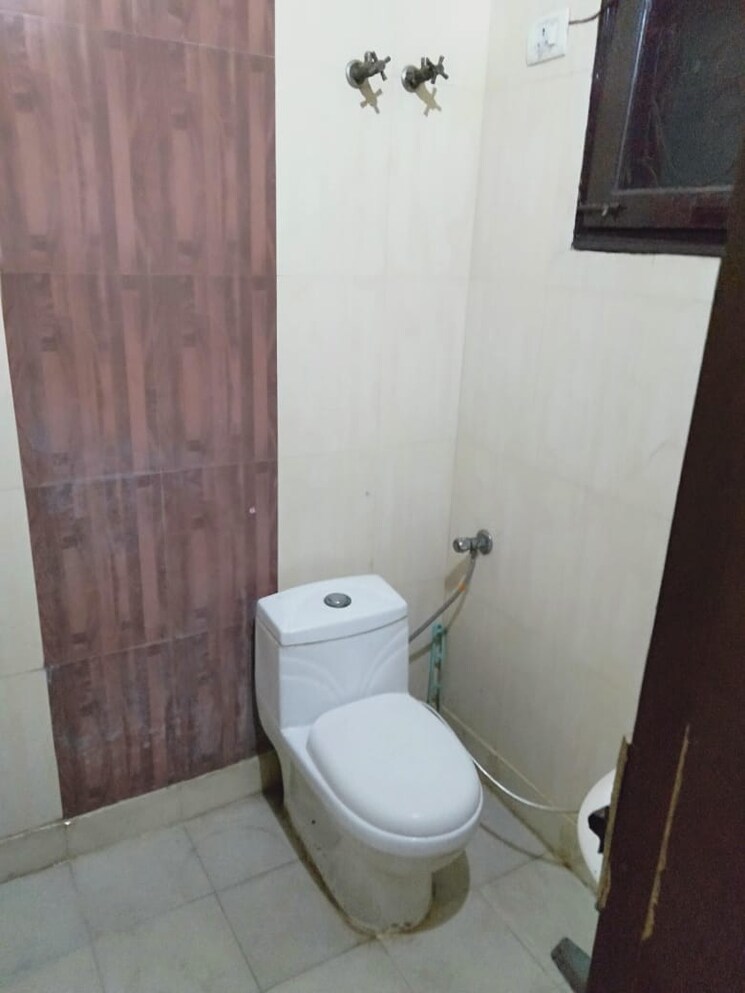Bathroom, vaishali sector 5 2 Bedroom 1054 Sq.Ft. Builder Floor In Vaishali Sector 5 Ghaziabad 8518633
