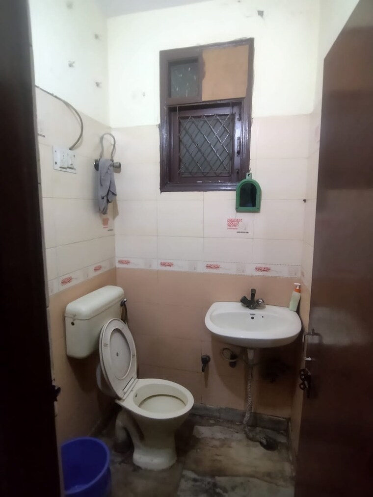 Bathroom, vaishali sector 2 2 Bedroom 970 Sq.Ft. Builder Floor In Vaishali Sector 2 Ghaziabad 8518637