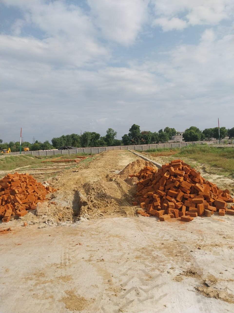 Plot For Sale in Mk Propty 