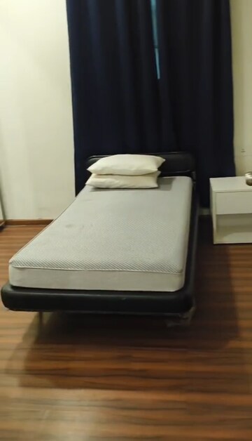 Room in 2 BHK Apartment at Golf Edge, Gachibowli – for Rent