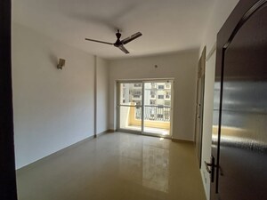 Room in 2.5 BHK Apartment at Supertech Cape Town, Sector 74 – for Sale