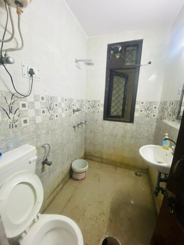 Attached Bathroom in 2 BHK Builder Floor at Arjun Nagar – for Rent