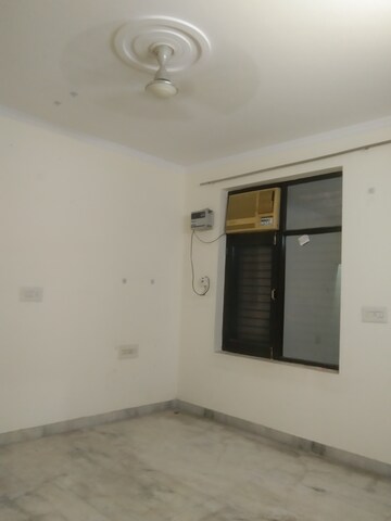 Room in 3.5 BHK Independent House at Sector 28 – for Rent