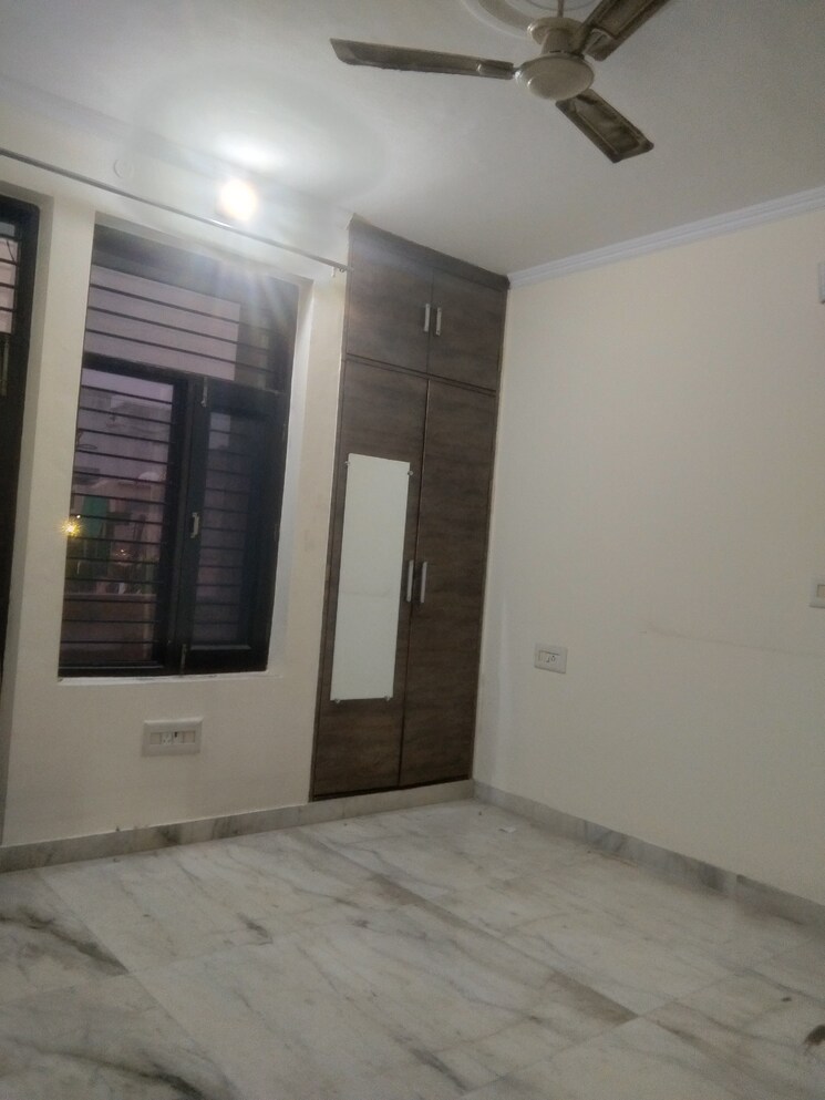 Room, sector 28 3.5 Bedroom 250 Sq.Yd. Independent House In Sector 28 Faridabad 8518947
