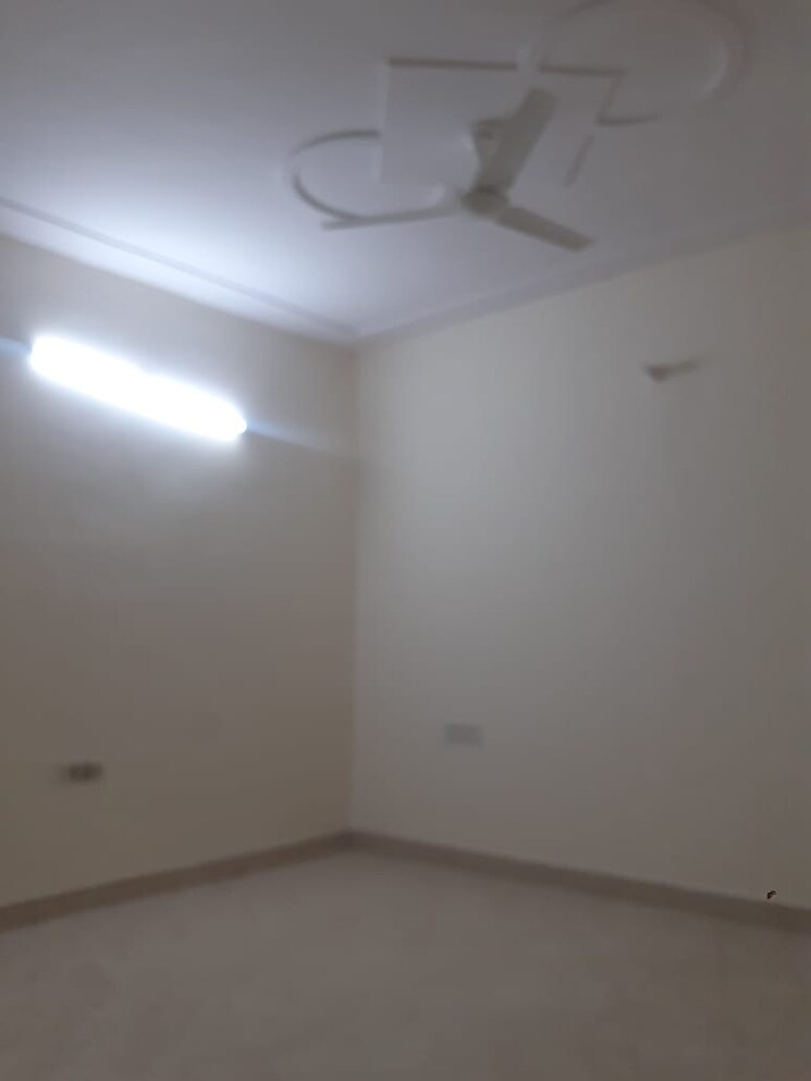 Room, sector 28 3.5 Bedroom 250 Sq.Yd. Independent House In Sector 28 Faridabad 8518958