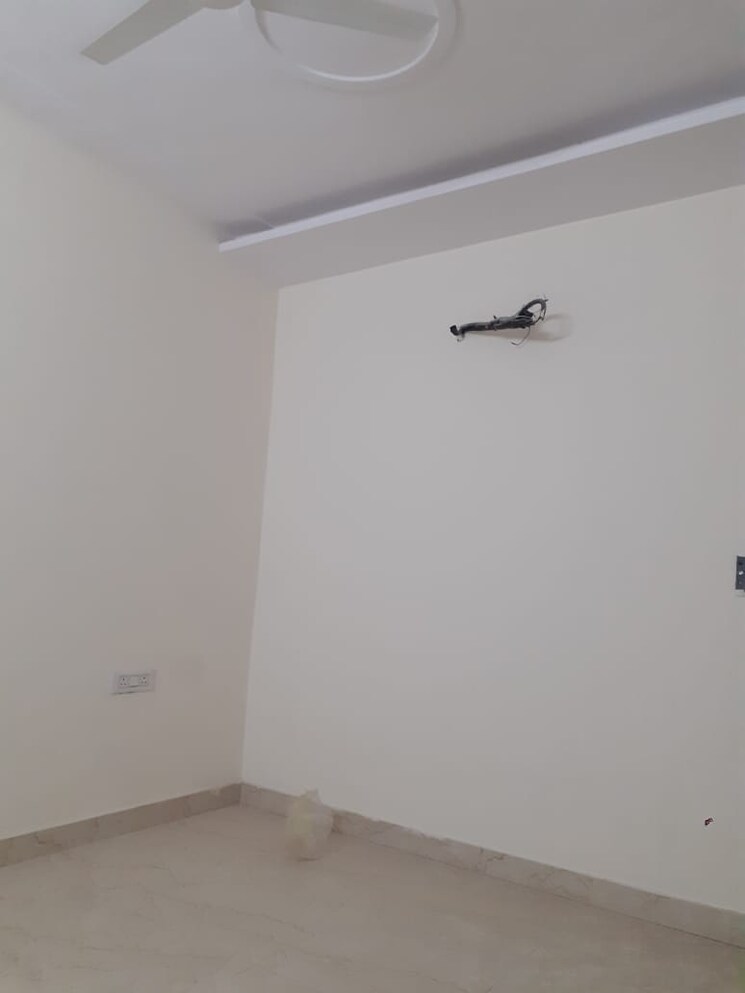 Room, sector 28 3.5 Bedroom 250 Sq.Yd. Independent House In Sector 28 Faridabad 8518958