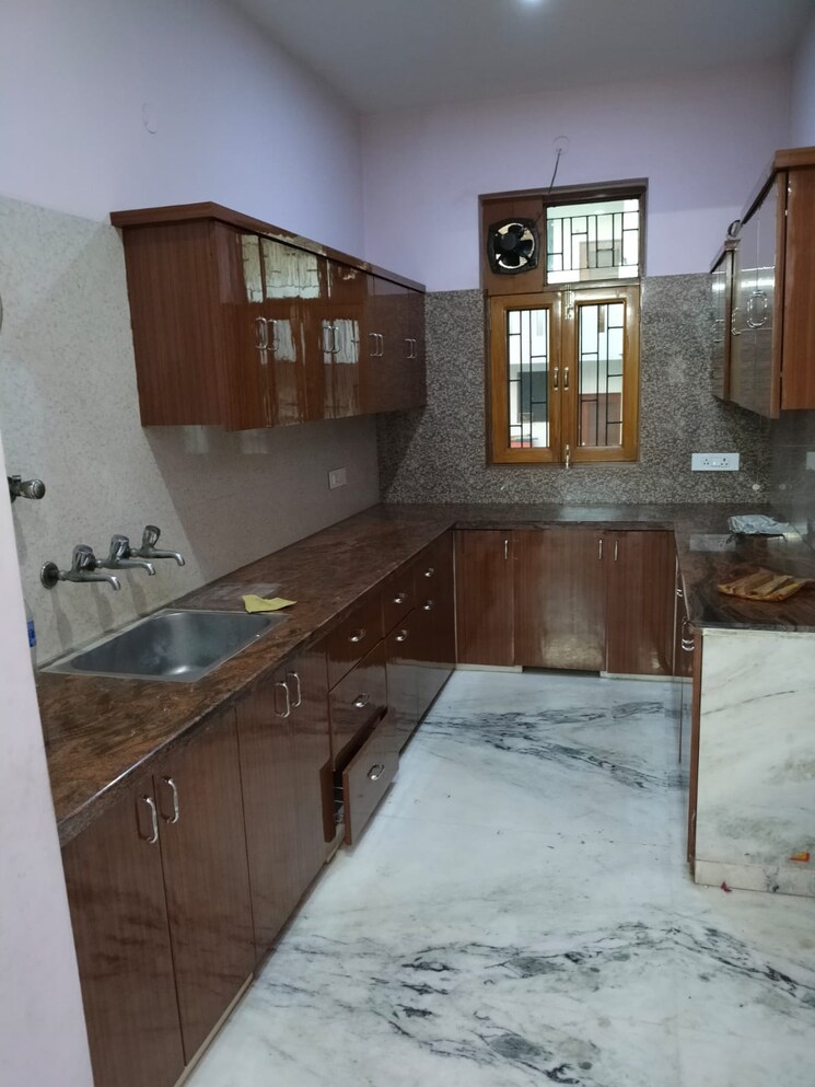Kitchen, sector 28 3.5 Bedroom 250 Sq.Yd. Independent House In Sector 28 Faridabad 8518958