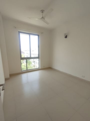 Room in 3 BHK Apartment at Spaze Privy AT4, Sector 84 – for Sale