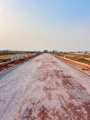  Plot For Sale in Labhandi