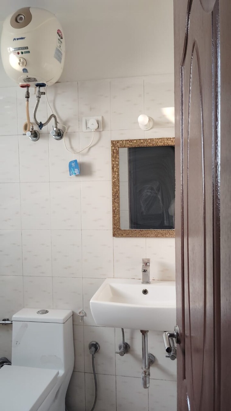 Bathroom, shree-vardhman-mantra 2 Bedroom 600 Sq.Ft. Apartment In Sector 67 Gurgaon 8519096