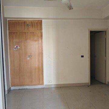 Room in 2.5 BHK Apartment at Galaxy North Avenue, Gaur City 2  – for Rent