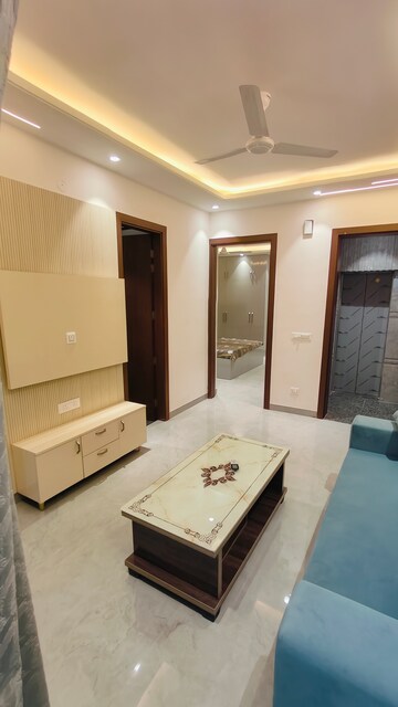 Living Room in 1 BHK Builder Floor at Sushant Vyapaar Kendra, Sector 43 – for Rent