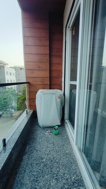 Balcony in 1 BHK Builder Floor at Sushant Vyapaar Kendra, Sector 43 – for Rent