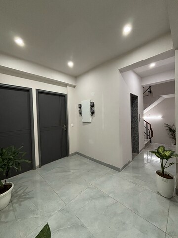  1 BHK Builder Floor at Sushant Vyapaar Kendra, Sector 43 – for Rent