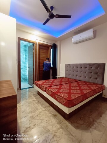 Master Bedroom in 1 BHK Builder Floor at Sushant Vyapaar Kendra, Sector 43 – for Rent