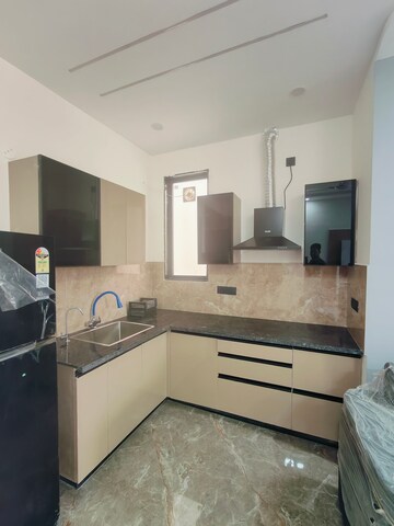 Kitchen in 1 BHK Builder Floor at Sushant Vyapaar Kendra, Sector 43 – for Rent