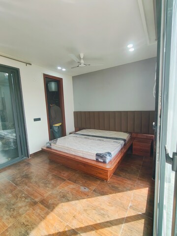 Bedroom in 1 BHK Builder Floor at Sushant Vyapaar Kendra, Sector 43 – for Rent