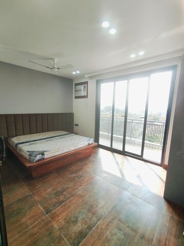 1 BHK Builder Floor For Rent in Sushant Vyapaar Kendra, Sector 43