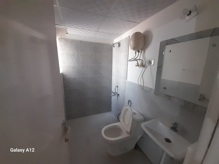 Bathroom, suncity-avenue-76 2 Bedroom 735 Sq.Ft. Apartment In Sector 76 Gurgaon 8519210