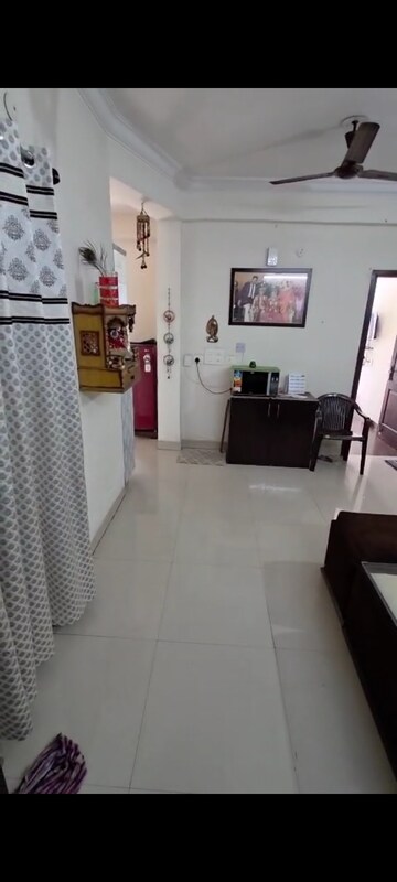 Room in 2 BHK Apartment at VVIP Addresses, Raj Nagar Extension – for Rent