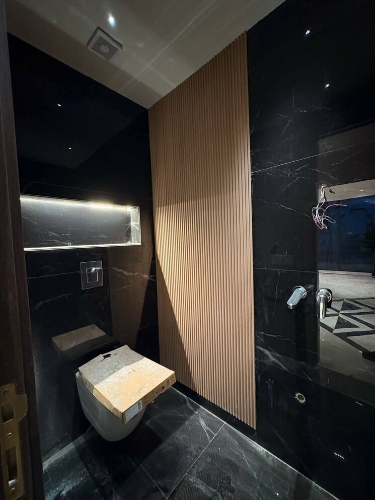 Bathroom, green-wood-city 5 Bedroom 502 Sq.Yd. Apartment In Sector 45 Gurgaon 8519325