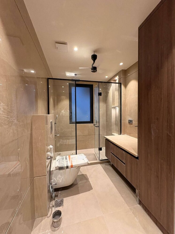 Attached Bathroom, green-wood-city 5 Bedroom 502 Sq.Yd. Apartment In Sector 45 Gurgaon 8519325