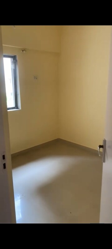 Bedroom in 2 BHK Apartment at Andheri West – for Rent