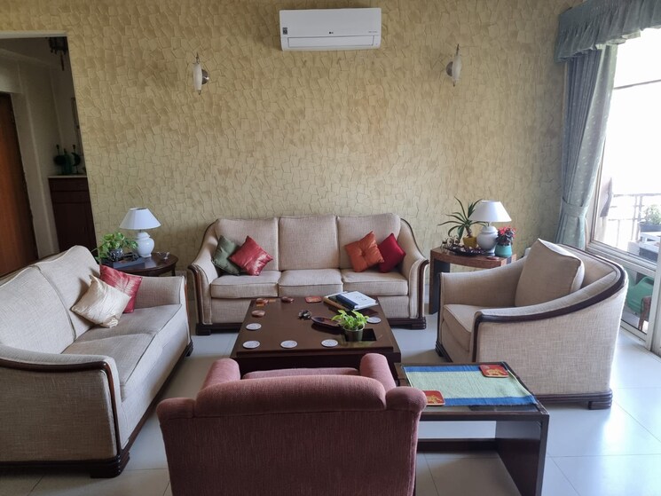 Living Room, dlf-regency-park-ii 3 Bedroom 1777 Sq.Ft. Apartment In Sector 27 Gurgaon 8519378