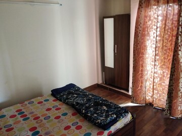 Room in 2.5 BHK Apartment at Paras Tierea, Sector 137 – for Rent