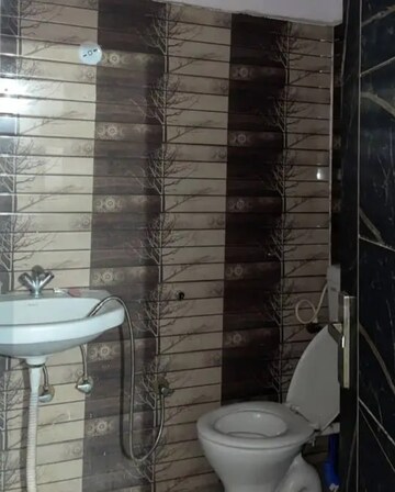 Attached Bathroom in 2 BHK Independent House at Aliganj – for Rent