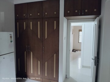 Room in 3 BHK Apartment at Oberoi Exquisite Goregaon, Goregaon East – for Rent