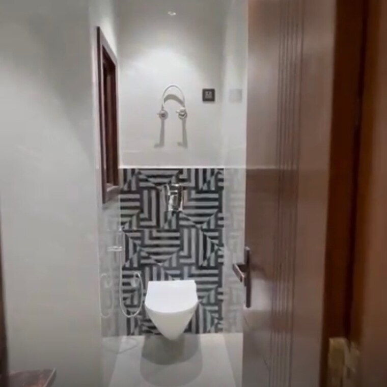 Bathroom, lajpat nagar i 2 Bedroom 900 Sq.Ft. Builder Floor In Lajpat Nagar I Delhi 8519602