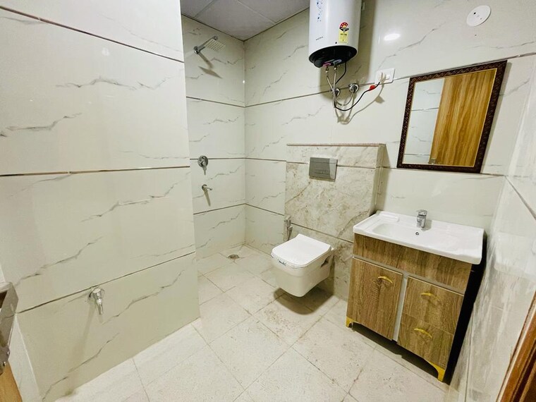 Bathroom, chattarpur 3 Bedroom 1350 Sq.Ft. Builder Floor In Chattarpur Delhi 8519667