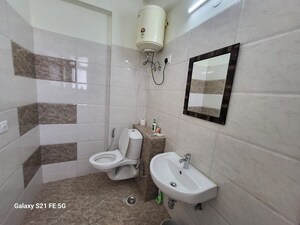 Bathroom in 3 BHK Apartment at DLF Beverly Park I, Sector 28 – for Sale