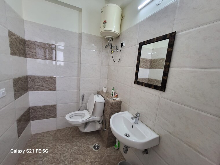 Bathroom, dlf-beverly-park-i 3 Bedroom 2983 Sq.Ft. Apartment In Sector 28 Gurgaon 8519649